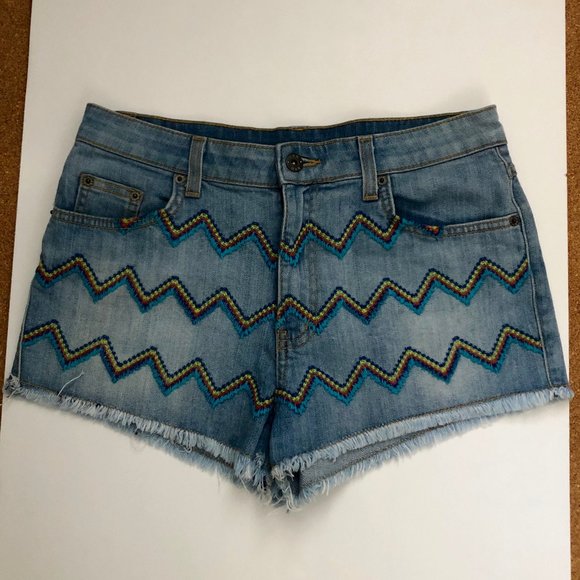 Carmar high rise Zig Zag Embroidered Shorts - Picture 9 of 9